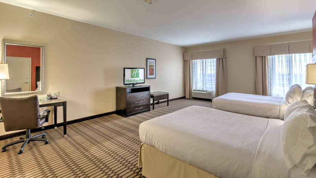 Standard quadruple chambre Holiday Inn North Quail Springs, an IHG Hotel