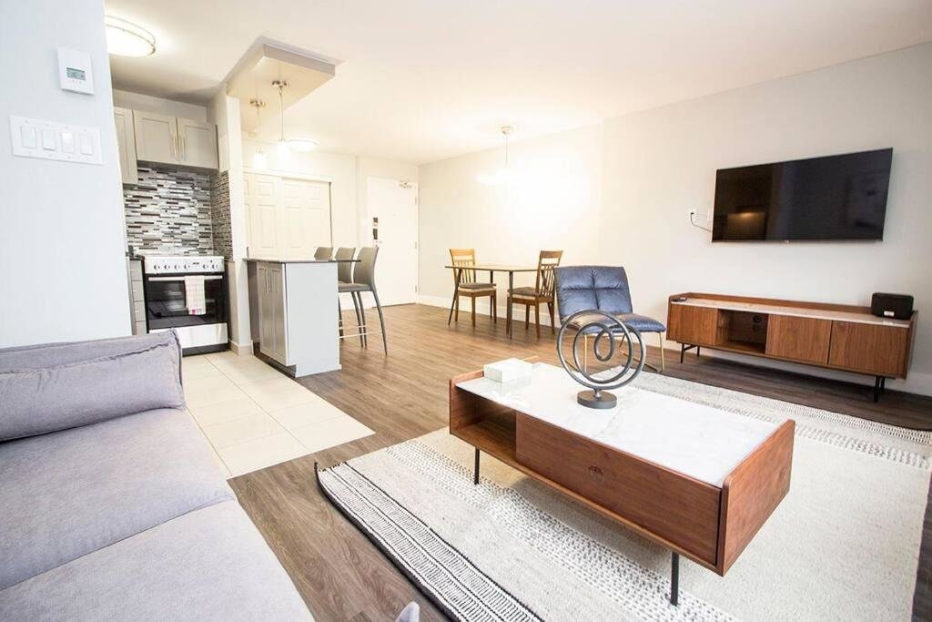 Apartamento Modern 1BR condo with great view Free parking