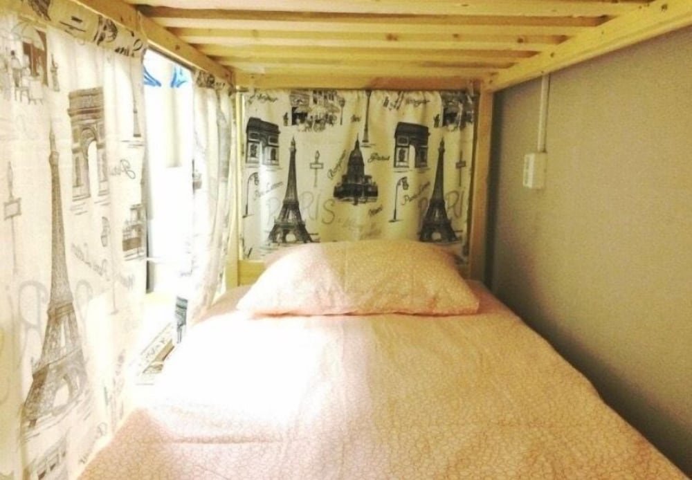 Cama en dormitorio compartido (dormitorio compartido femenino) Hostel na Partizanskoy