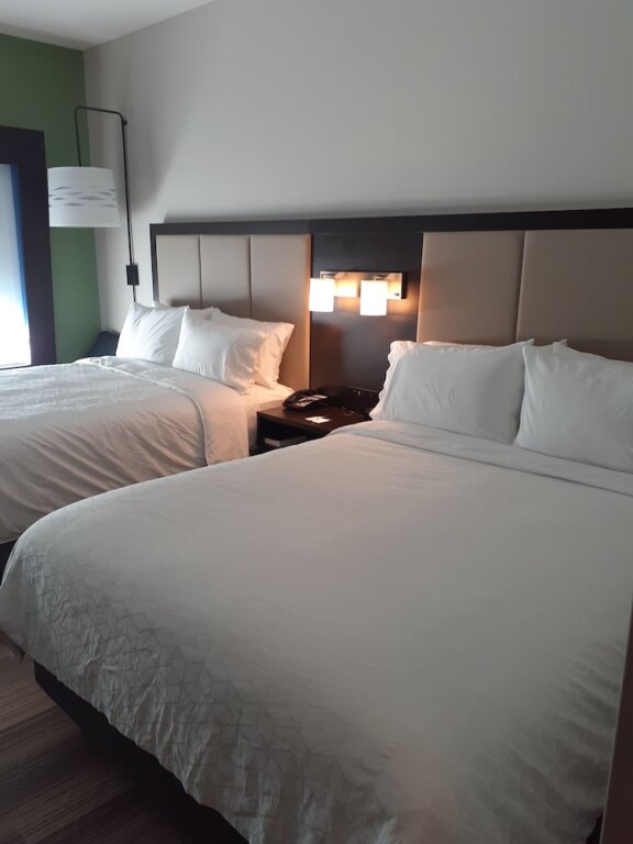 Standard Quadruple room Holiday Inn Express Richburg, an IHG Hotel