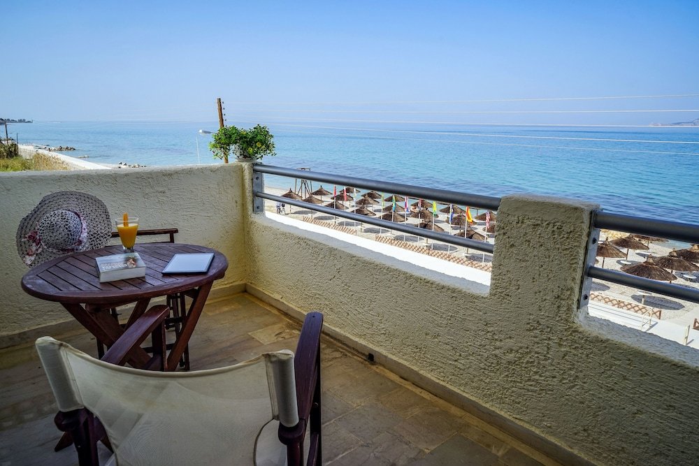 Habitación doble Premium con balcón y con vista al mar Kokoni Beach Hotel
