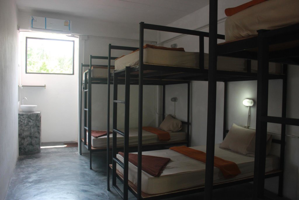 Кровать в общем номере (женский номер) Black Wood Hostel