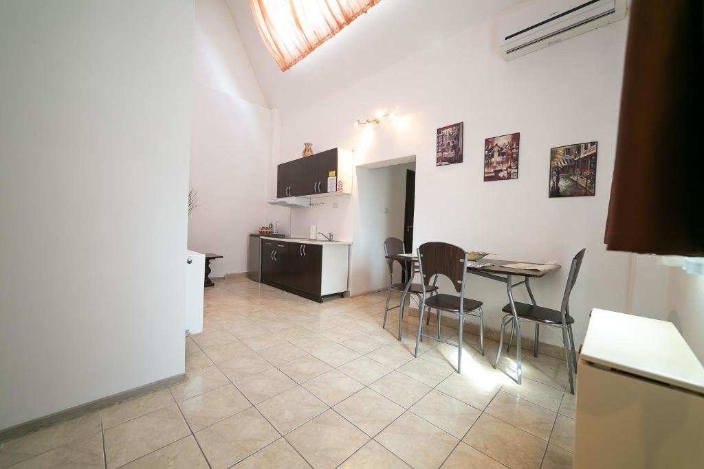 Appartement sous-sol Boul Rosu Residence