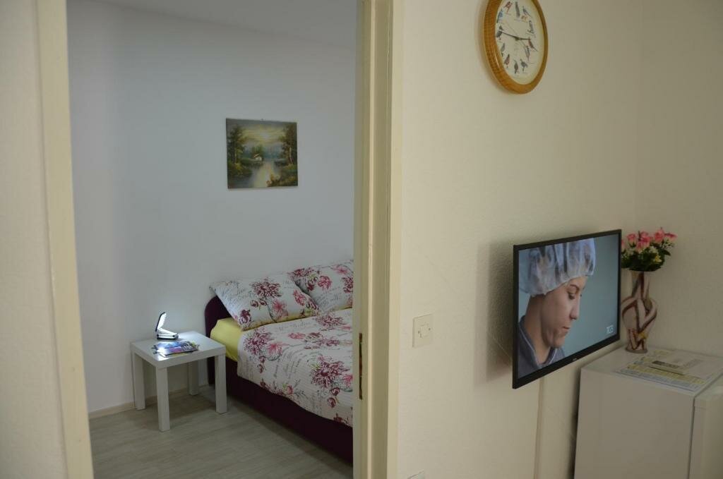 Apartment Apartments Ema & Sea with free private parking