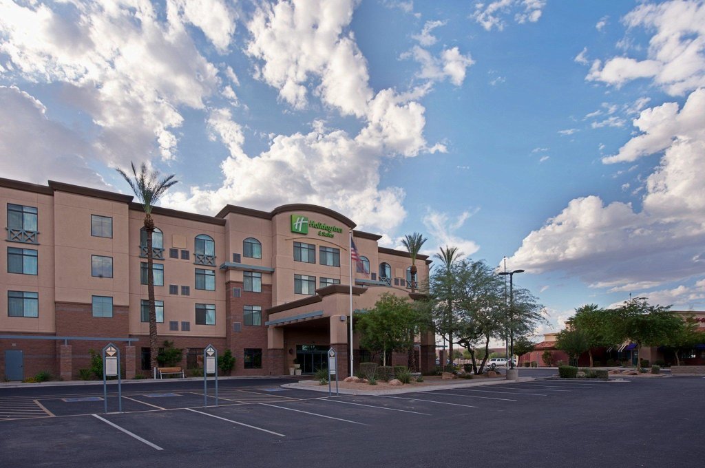 Suite Holiday Inn Hotels and Suites Goodyear
