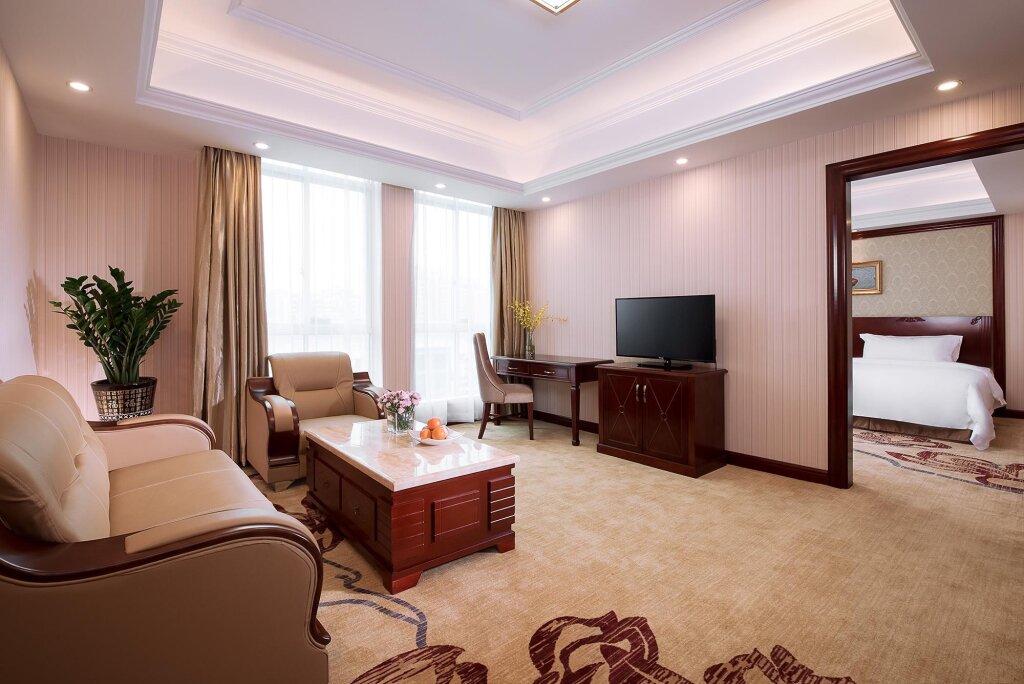 Deluxe Suite Vienna International Hotel Guangzhou Tianhe Olympic Stadium Dongpu