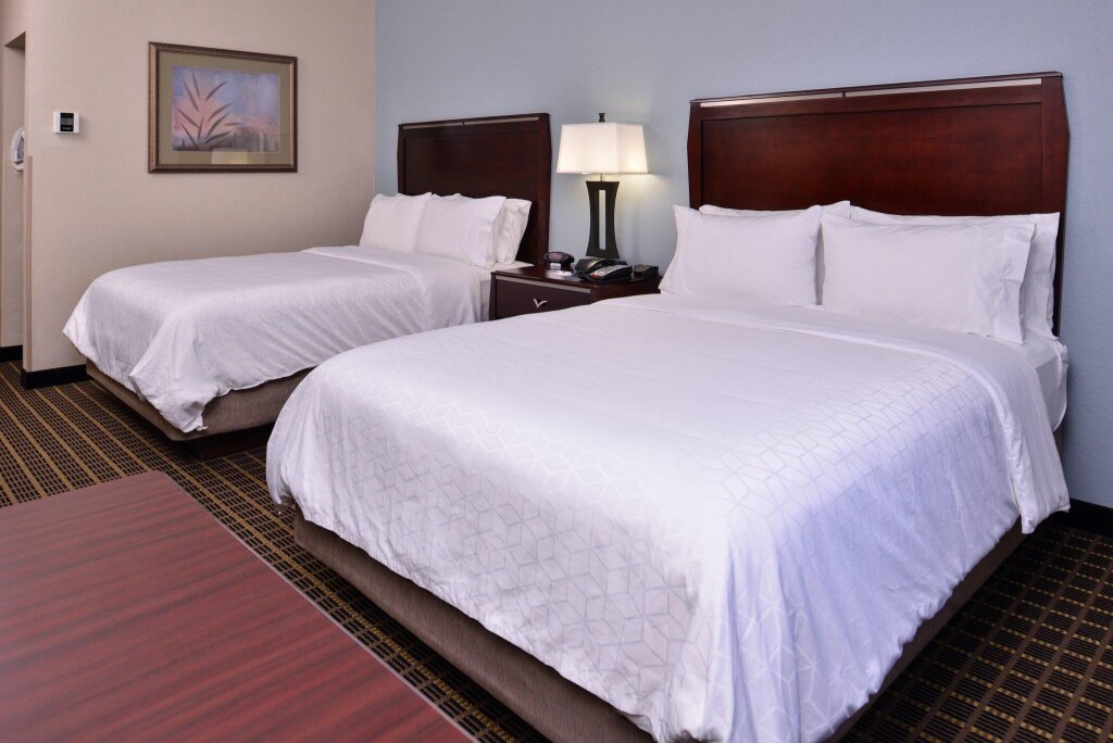 Двухместный номер Standard Holiday Inn Express Hotel & Suites Pittsburg, an IHG Hotel