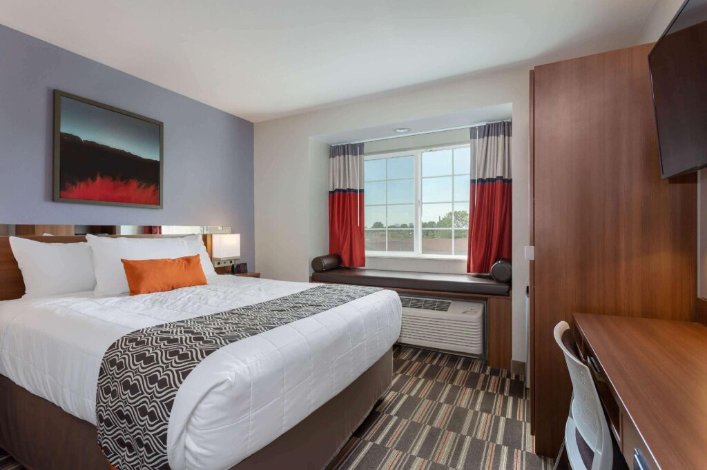 Двухместный номер Microtel Inn & Suites by Wyndham Niagara Falls