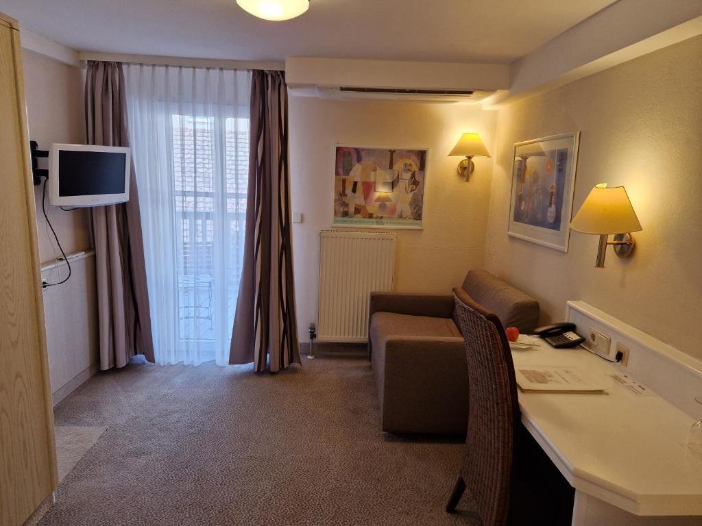 Standard Single room with balcony Hotel Garni "Am Ellinger Tor"