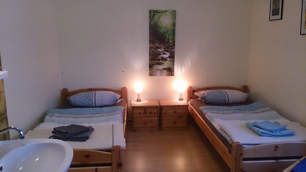 Standard Doppel Zimmer mit Gartenblick Gästehaus Burgwald-Trekking