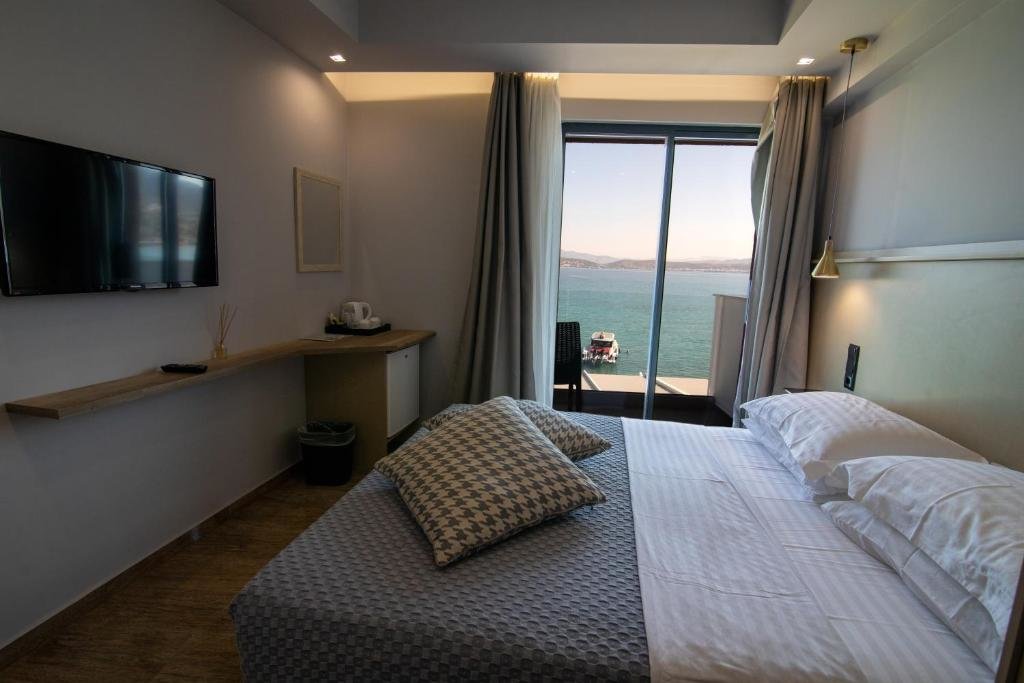 Camera doppia Standard con vista mare Aianteion Bay Luxury Hotel & Suites