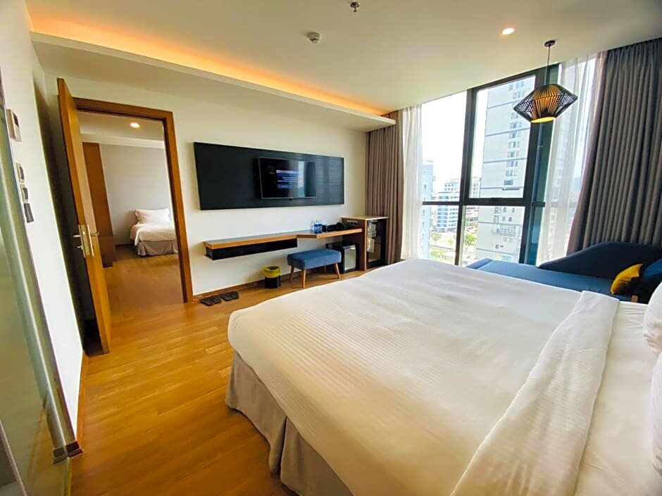 Deluxe suite NAM Hotel & Residences