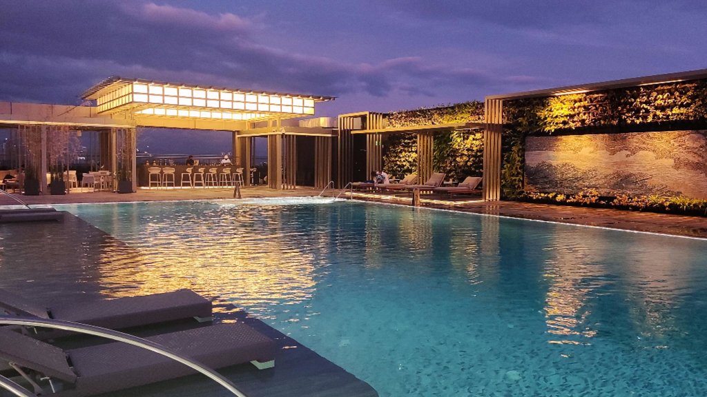 Люкс Deluxe Hotel Okura Manila - Staycation Approved