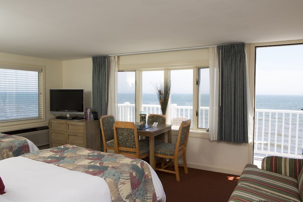 Superior Quadruple room with balcony and with ocean view The Corsair & Cross Rip Oceanfront