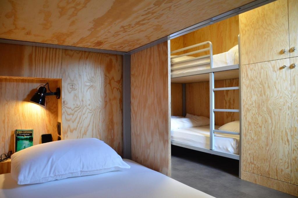 Кровать в общем номере (мужской номер) Eklo Hotels Lille