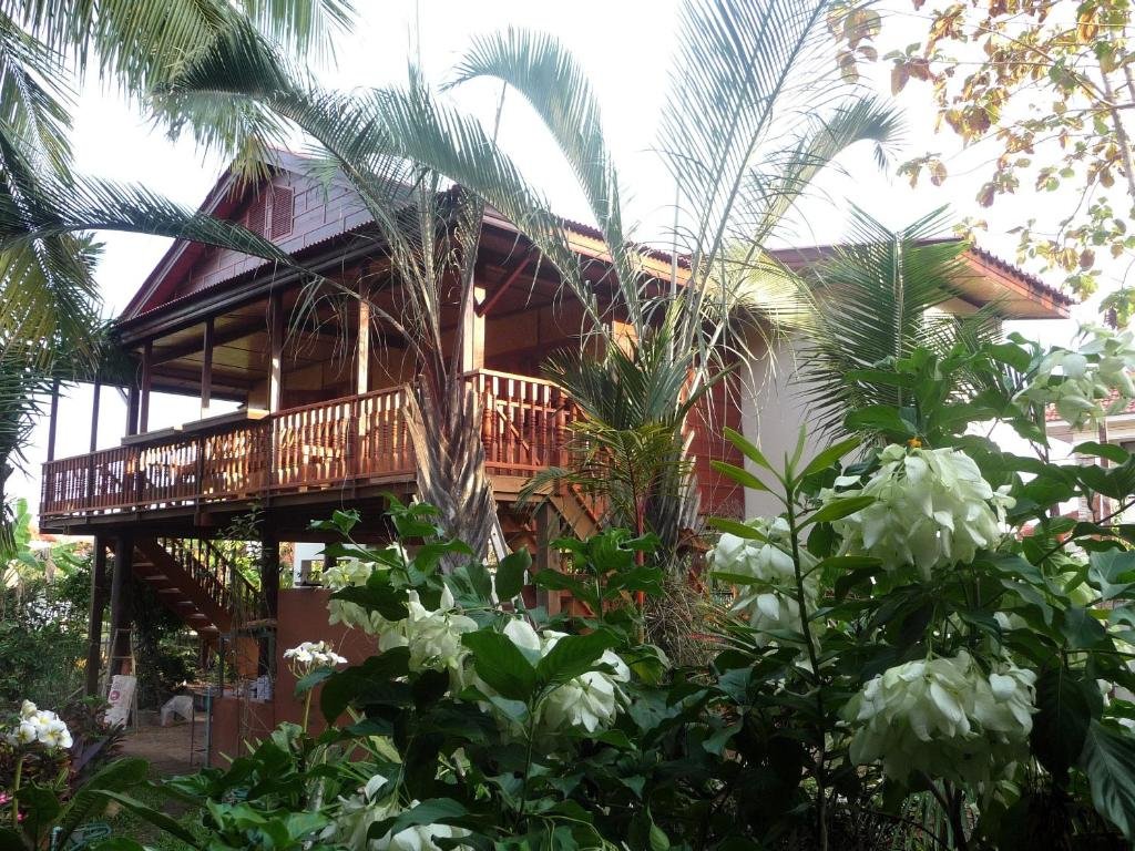 Deluxe Double room with balcony Golden Teak Home Resort
