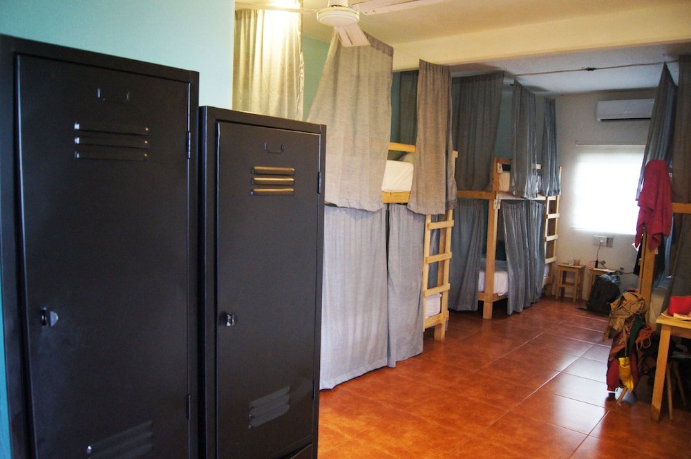 Кровать в общем номере Hostel Casa Moringa