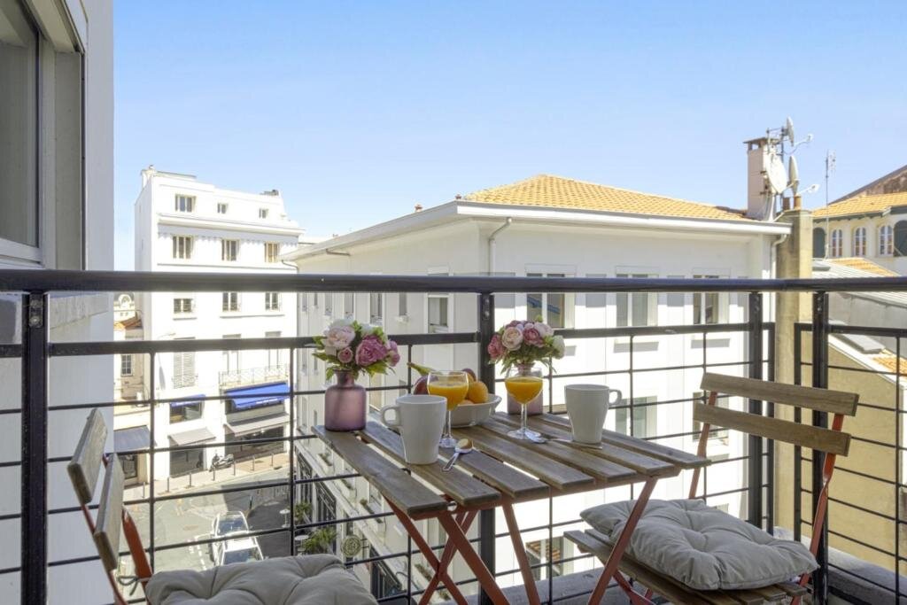 Апартаменты Homey 1-bedroom w balcony close to the beaches of Biarritz Welkeys