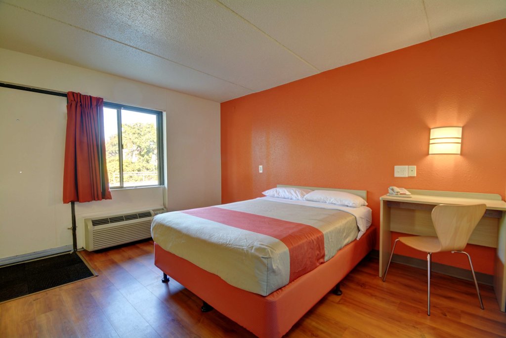 Standard Doppel Zimmer Motel 6 Chicopee, MA - Springfield