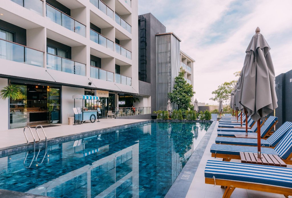 Трёхместный номер Standard Hotel IKON Phuket