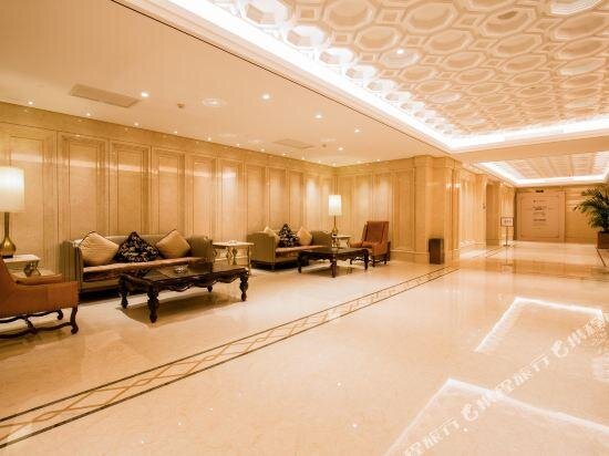 Suite Huayang Plaza Hotel