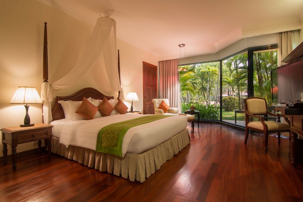 Standard Club room with balcony Angkor Palace Suite & Villa