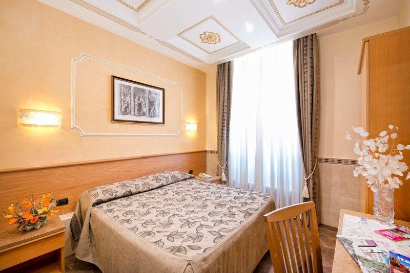 Кровать в общем номере Hotel Marco Polo Rome