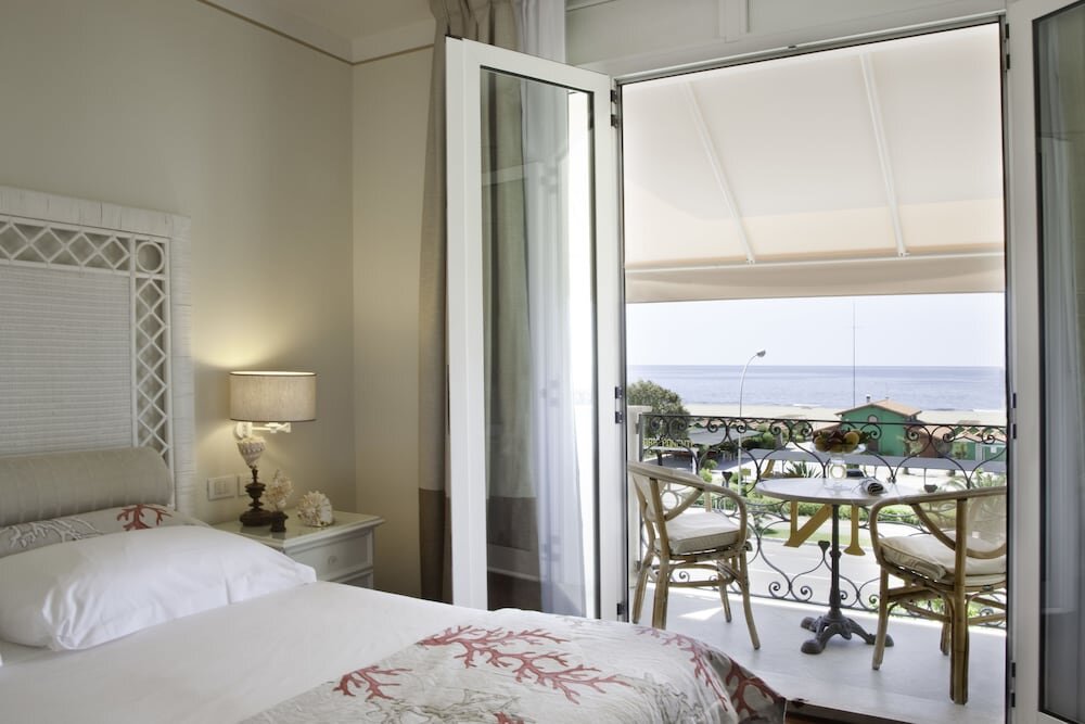 Двухместный номер Classic с балконом и с видом на море Hotel Il Negresco