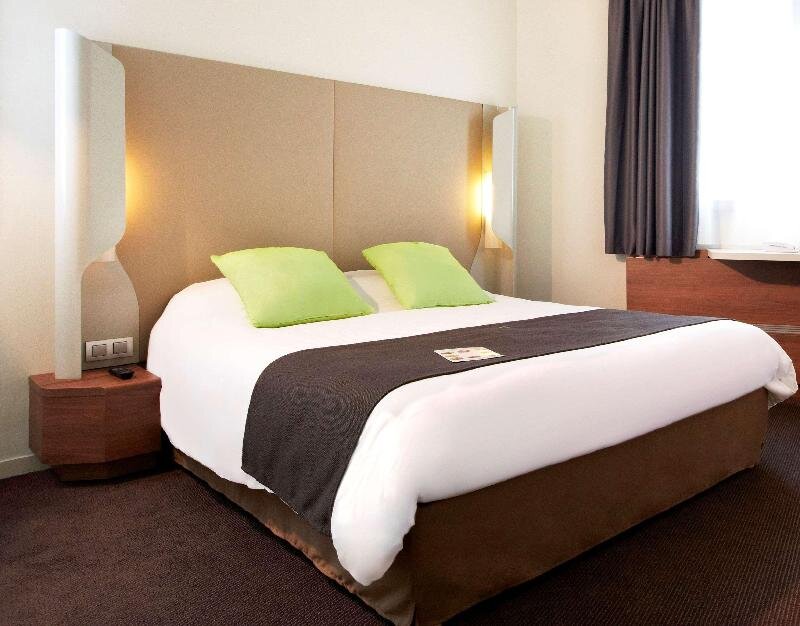 Standard Doppel Zimmer Campanile Hotel Chantilly