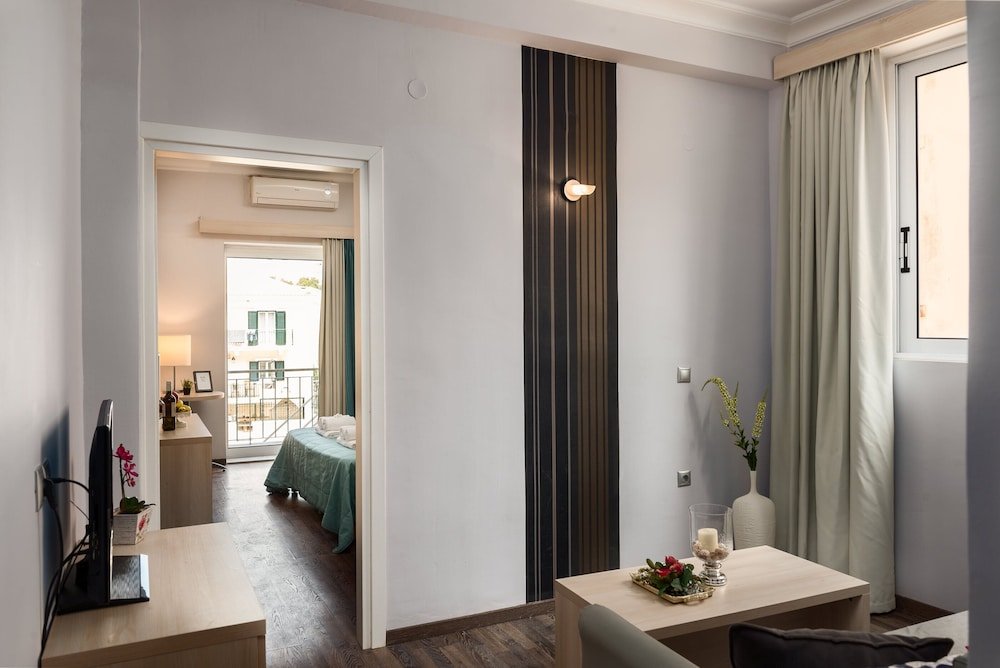 Standard Quadruple room with balcony Arion Hotel