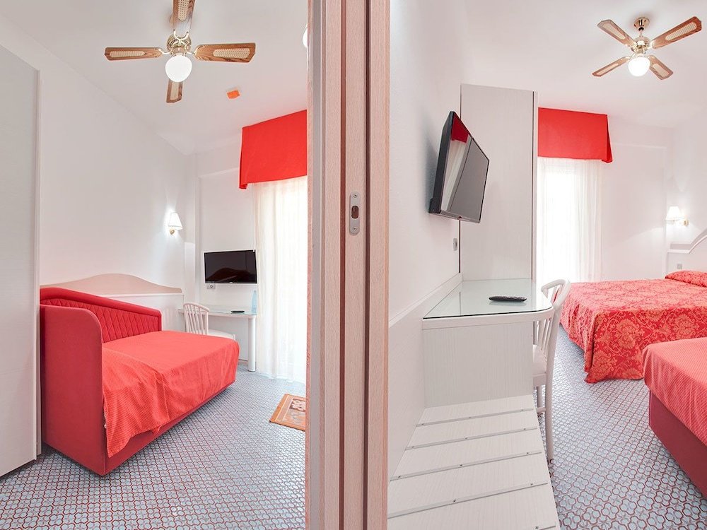 Standard Familie Zimmer mit Balkon Hotel Caravelle