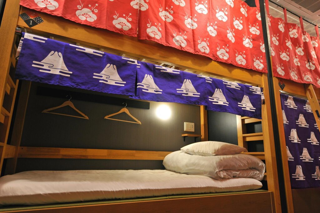 Кровать в общем номере Khaosan World Tennoji