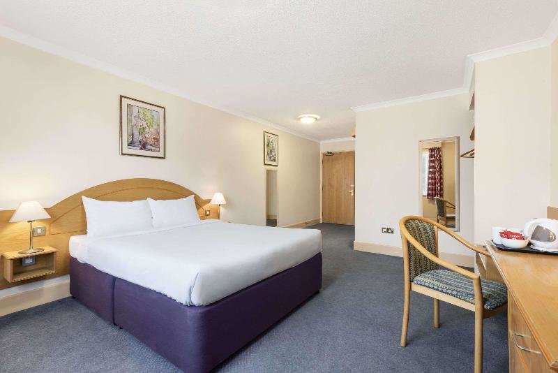 Standard Double room Days Inn by Wyndham Watford Gap