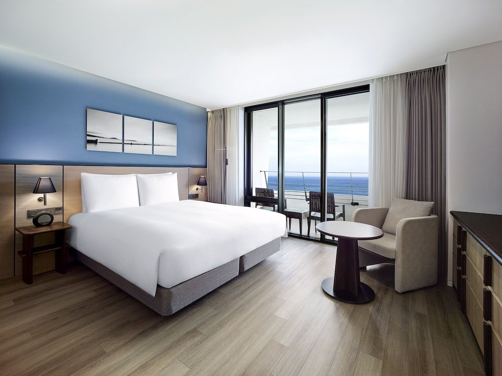Двухместный номер Deluxe с балконом и с видом на океан Parnas Hotel Jeju