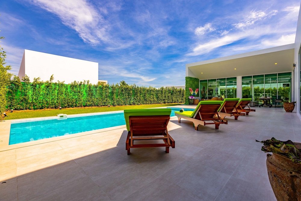 Luxury Villa Modern Tropical 4 BR Pool Villa PMB5