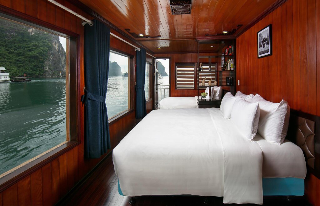 Семейный люкс с красивым видом из окна Flamingo Luxury Cruises