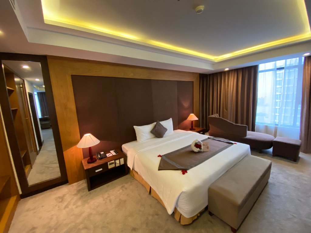 Executive Suite Muong Thanh Luxury Nhat Le Hotel