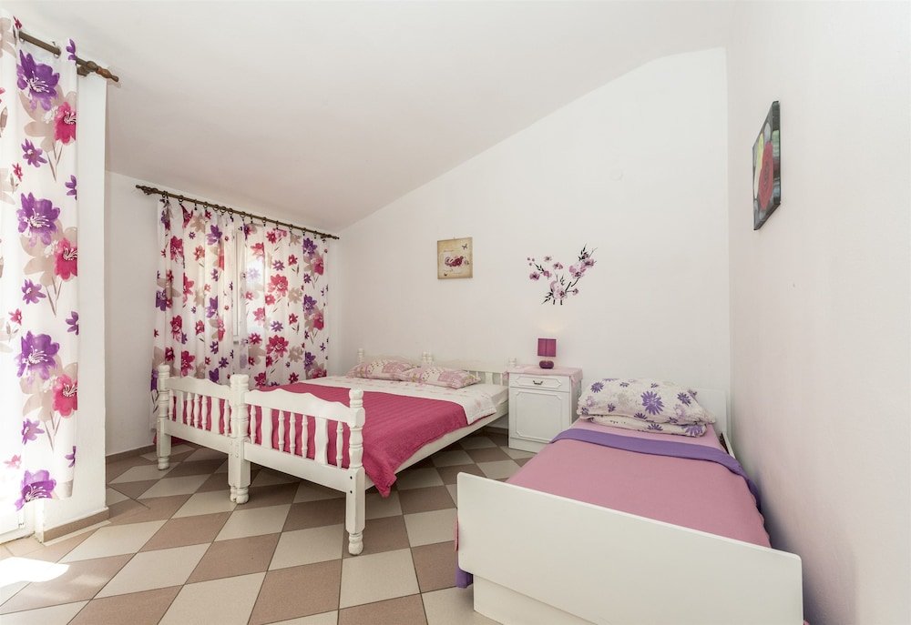 Apartment Apartments and Rooms Dragica