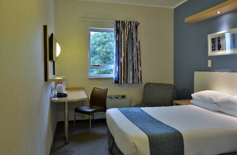 Standard Double room Road Lodge Cape Town International Airport