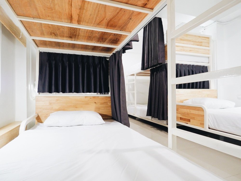 Кровать в общем номере (женский номер) Loyy Hotel - Hostel