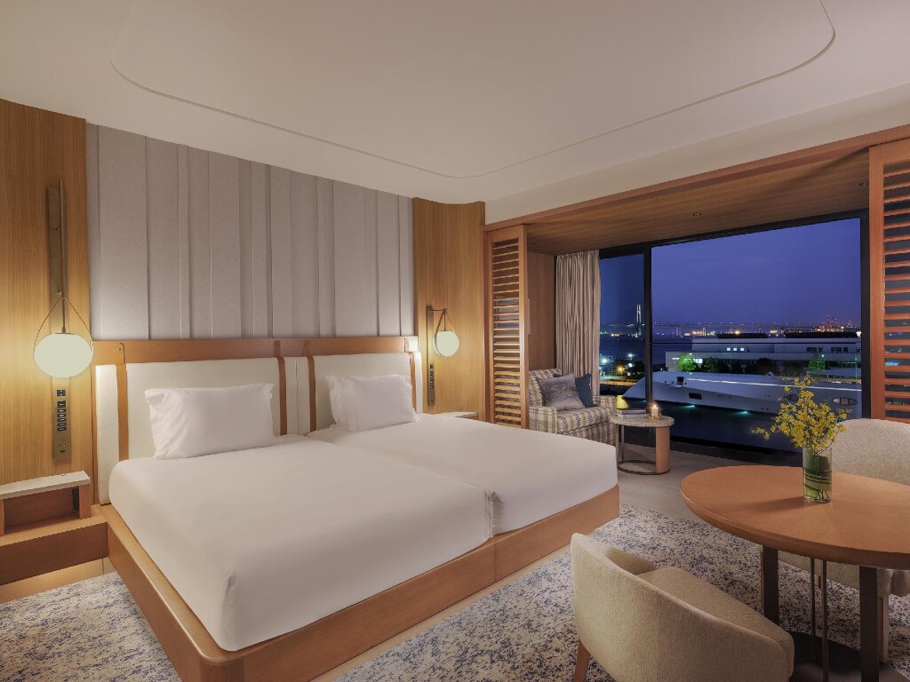 Четырёхместный номер Classic с видом на гавань InterContinental Yokohama Pier 8, an IHG Hotel