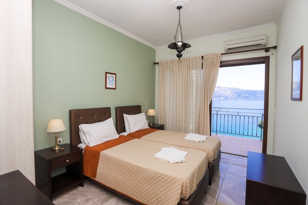 Апартаменты с 2 комнатами с балконом и с видом на море Kommeno Bella Vista