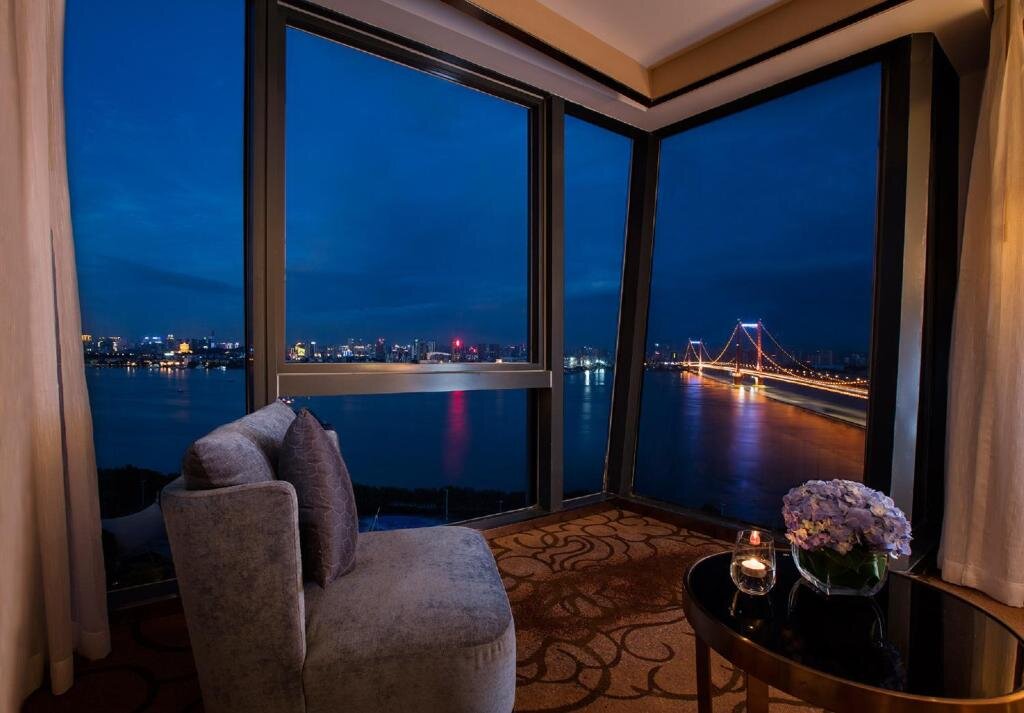 Двухместный номер Deluxe Hilton Wuhan Yangtze Riverside