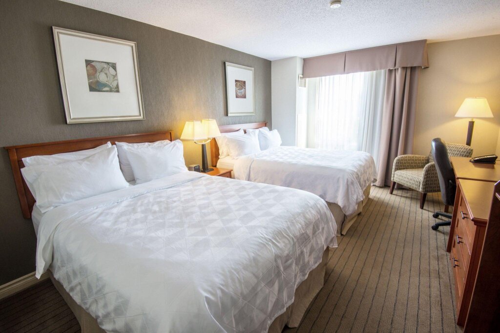 Четырёхместный номер Standard Holiday Inn Hotel & Suites Ottawa Kanata, an IHG Hotel