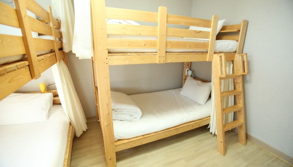 Bed in Dorm (male dorm) The Flower Road Guesthouse
