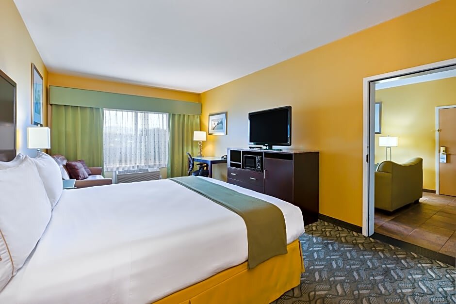 Апартаменты c 1 комнатой Holiday Inn Express Hotel & Suites San Jose-Morgan Hill, an IHG Hotel