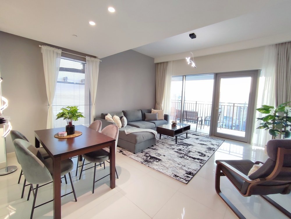 Luxus Apartment SuperHost - Chic Apartment With Balcony Close to Burj Khalifa