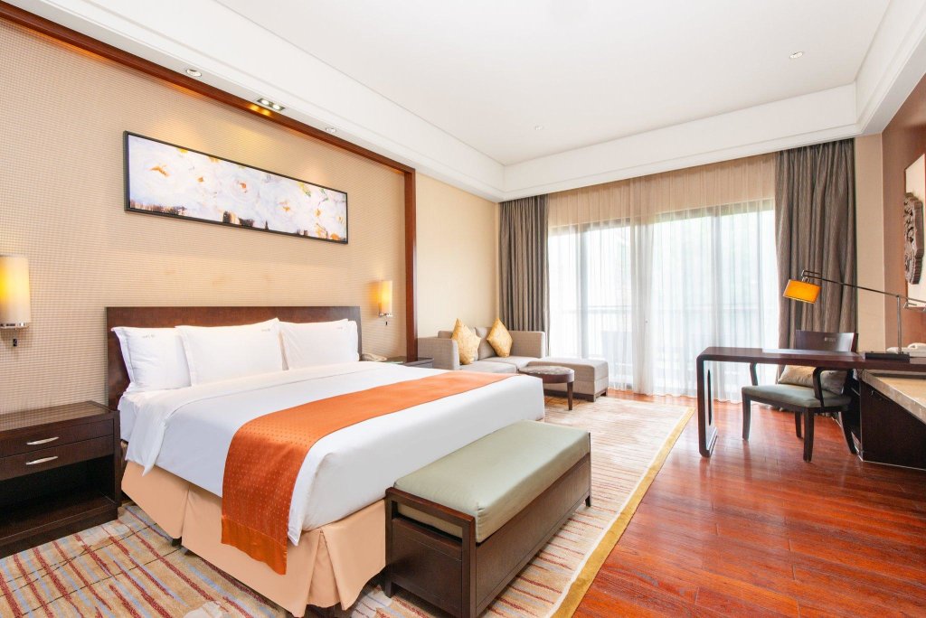 Номер Standard Holiday Inn Resort Chaohu Hot Spring, an IHG Hotel