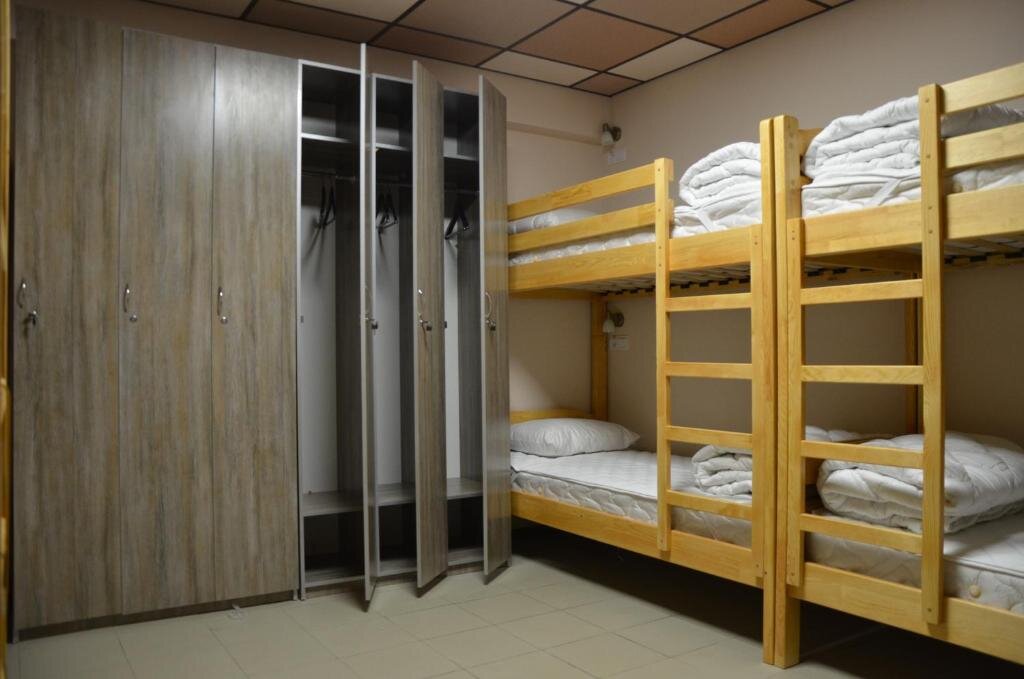 Кровать в общем номере (мужской номер) Hostel VShokoladi