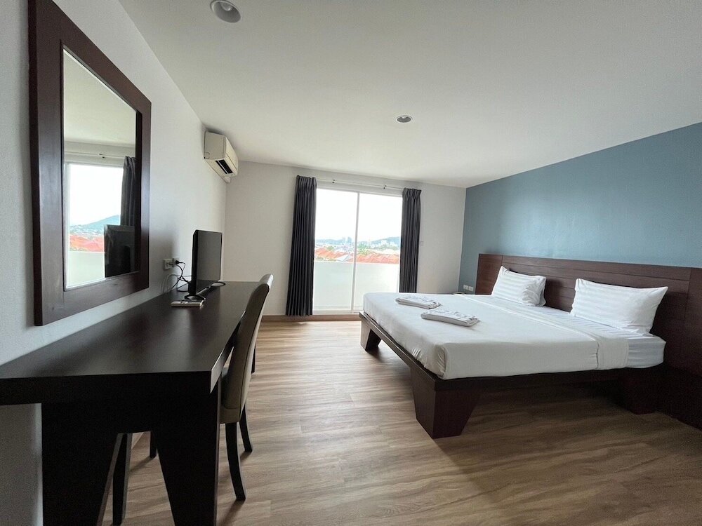 Deluxe Doppel Zimmer mit Balkon Laemchabang City Hotel